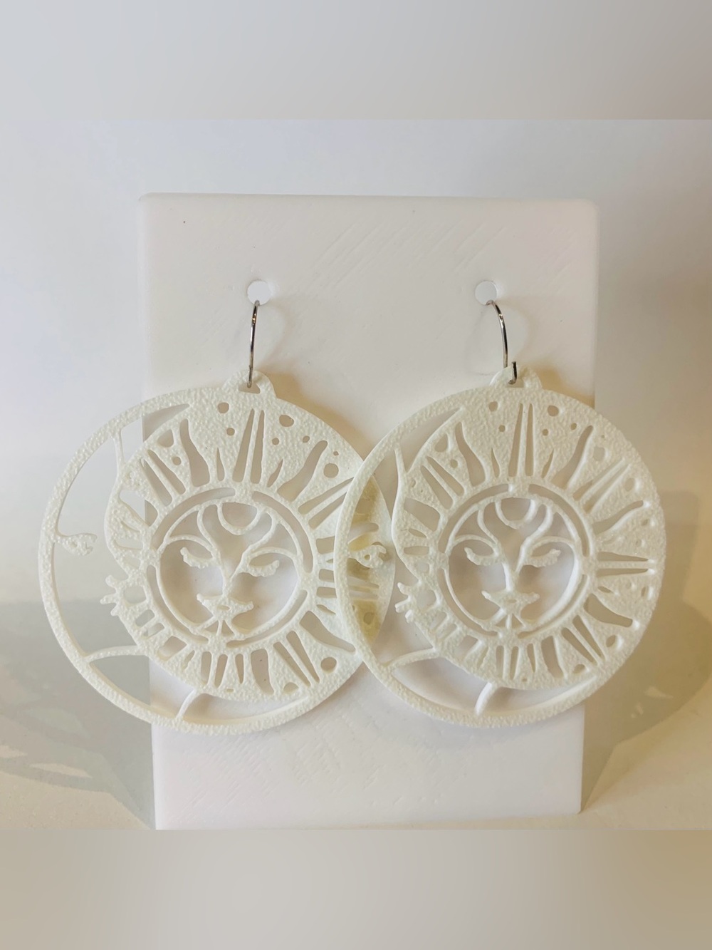 Sunface Cutout Dangle Earrings - White